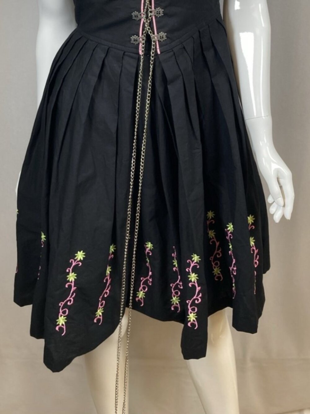NWOT Dirndl Oktoberfest Embroidered Floral Midi Dress Black Size 38 - Picture 3 of 12